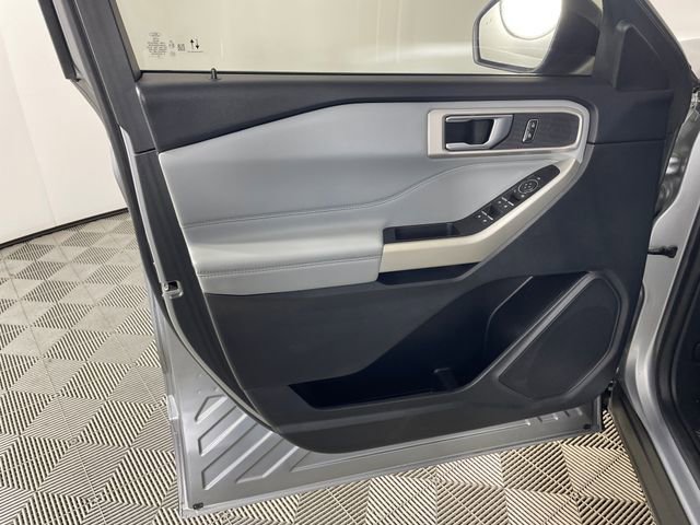Certified 2022 Ford Explorer XLT w/ Equipment Group 202A RWD image 16