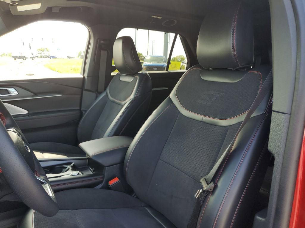 Certified 2025 Ford Explorer ST AWD/4WD image 16
