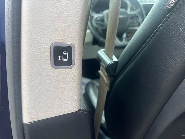 Used 2017 Chrysler Pacifica Touring-L Plus w/ Advanced Safetytec Group FWD image 33