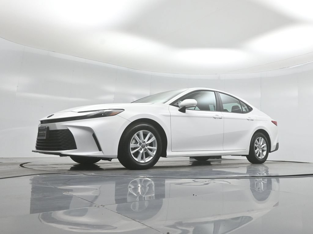 Used 2025 Toyota Camry LE FWD image 38