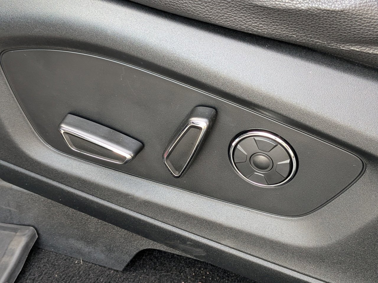 Certified 2020 Ford Explorer ST w/ Premium Technology Package image 23