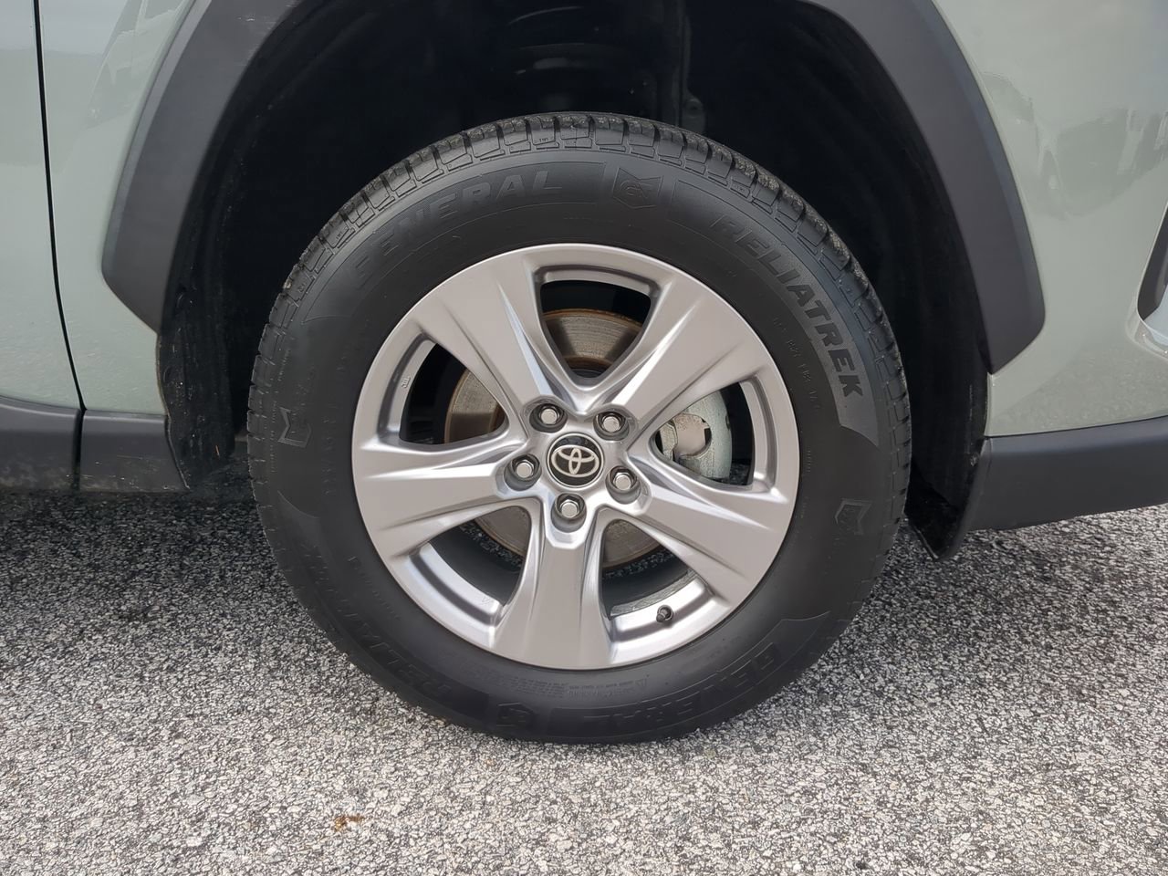 Used 2022 Toyota RAV4 XLE FWD image 9