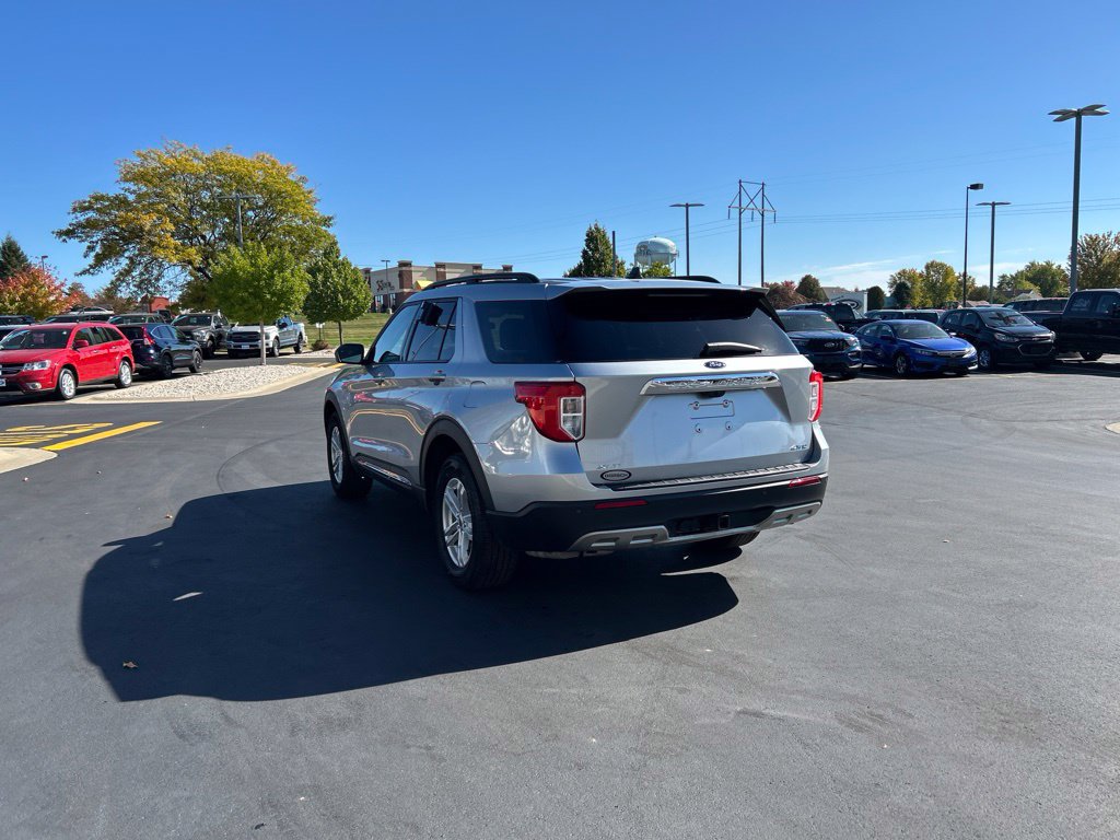 Certified 2021 Ford Explorer XLT w/ Equipment Group 202A AWD/4WD image 8