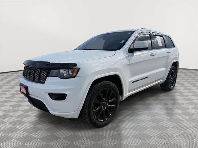Used 2017 Jeep Grand Cherokee Altitude AWD/4WD image 3