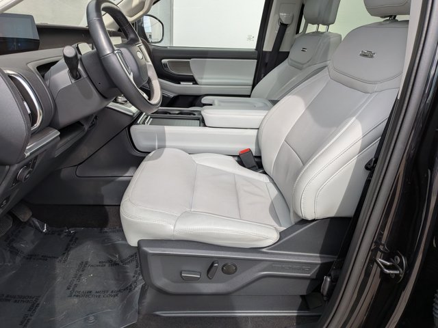 Certified 2025 Ford Expedition Platinum w/ Driver's Package AWD/4WD image 4