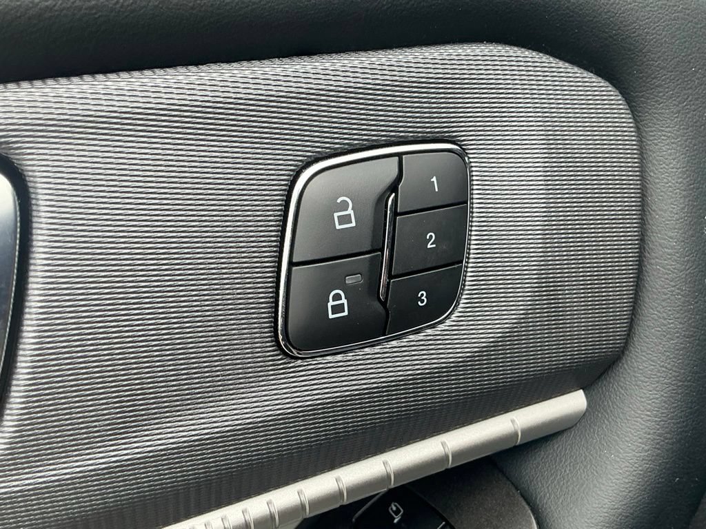 Certified 2025 Ford Explorer ST RWD image 37