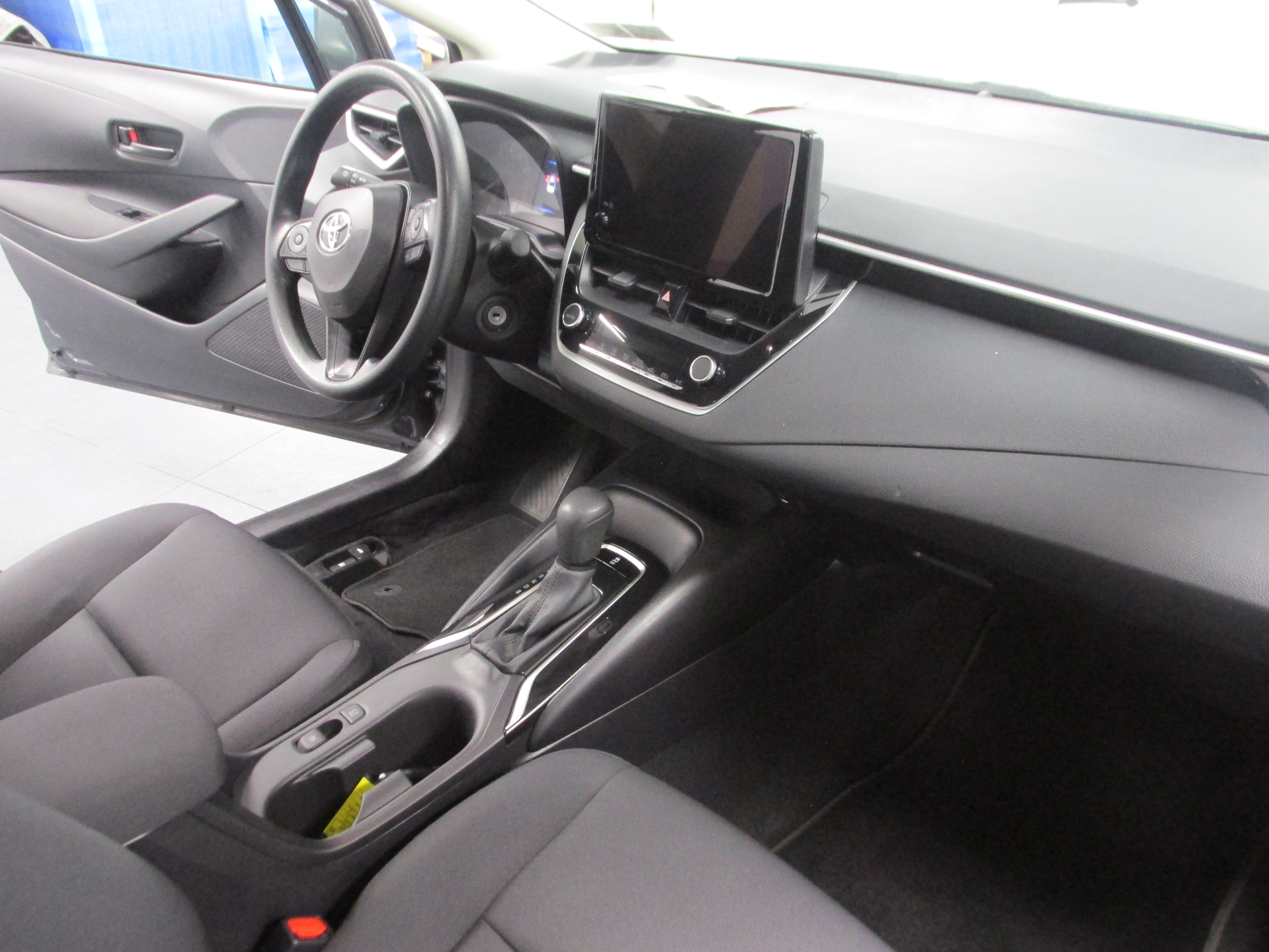 Used 2025 Toyota Corolla LE FWD image 24