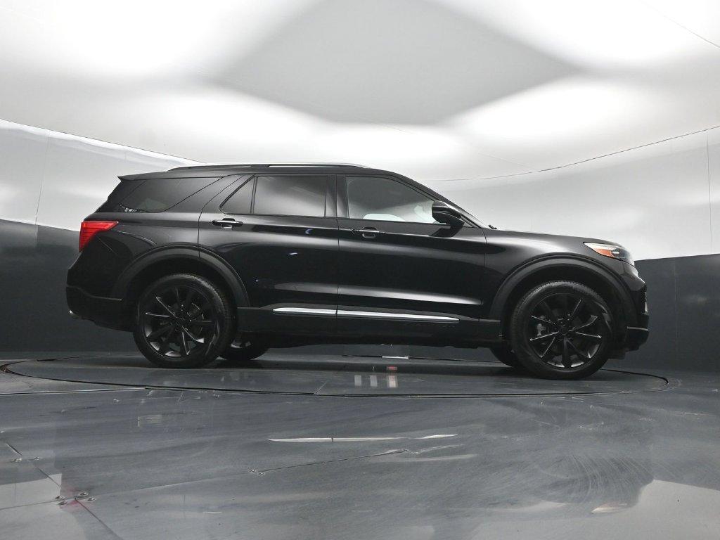 Certified 2022 Ford Explorer Platinum w/ Equipment Group 601A AWD/4WD image 48