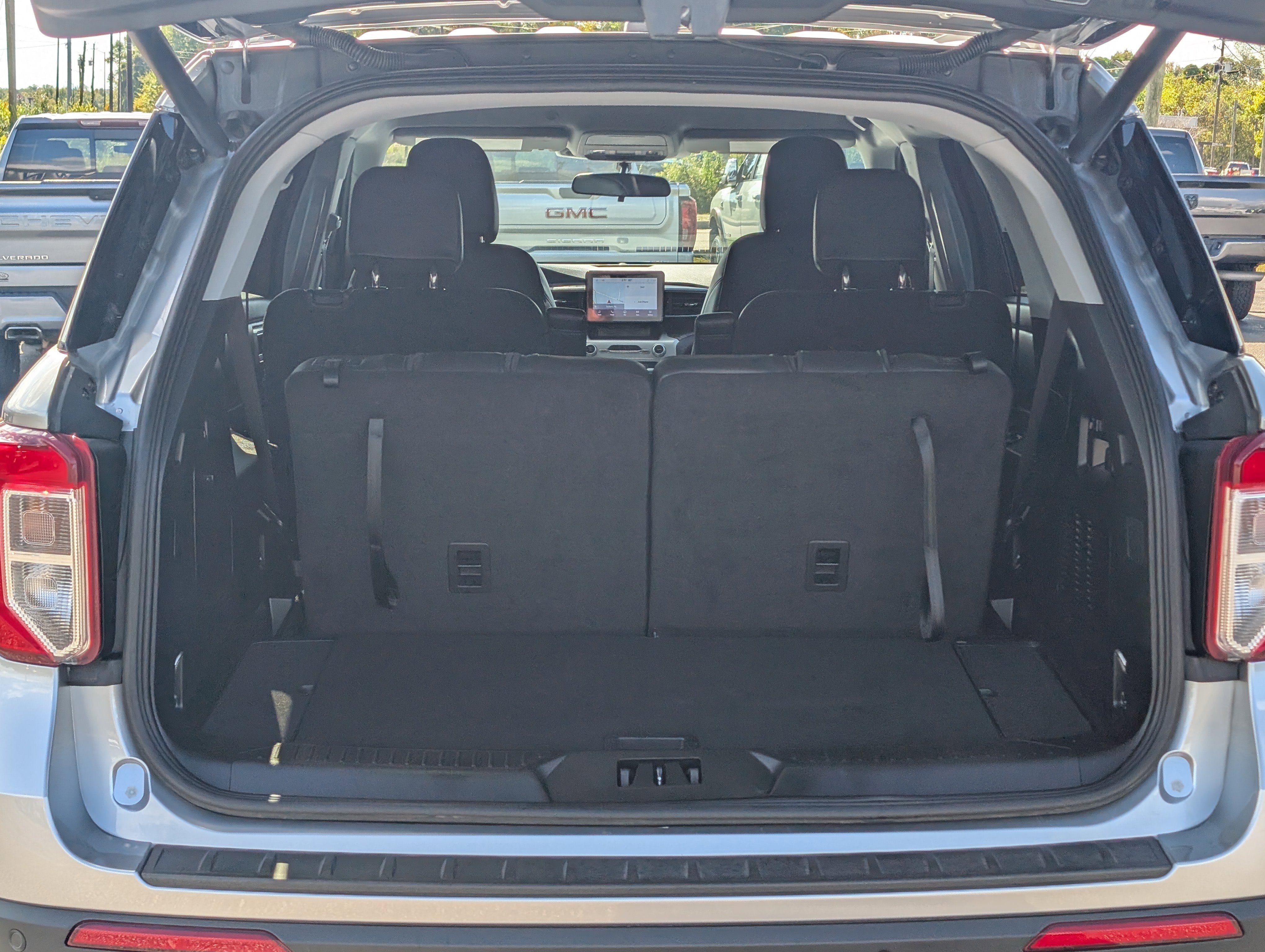 Certified 2023 Ford Explorer XLT w/ Equipment Group 202A image 11