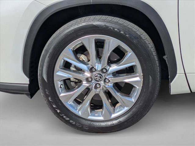 Used 2020 Toyota Highlander Limited image 7