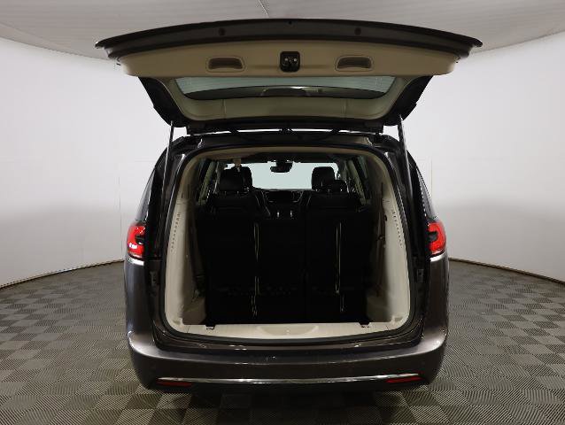 Used 2022 Chrysler Pacifica Touring-L w/ Uconnect Theater Family Group AWD/4WD image 31