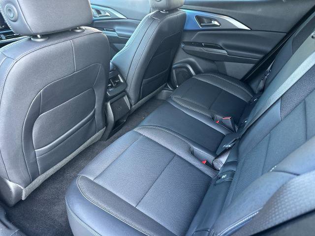 Used 2025 Chevrolet Equinox EV LT w/ Convenience Package image 11