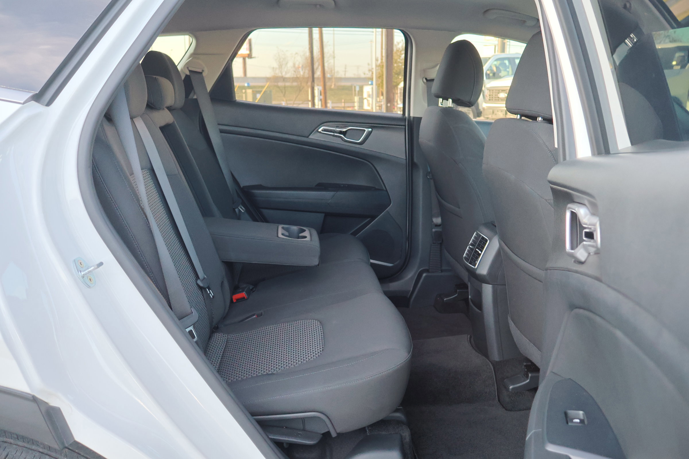 Used 2023 Kia Sportage LX image 34