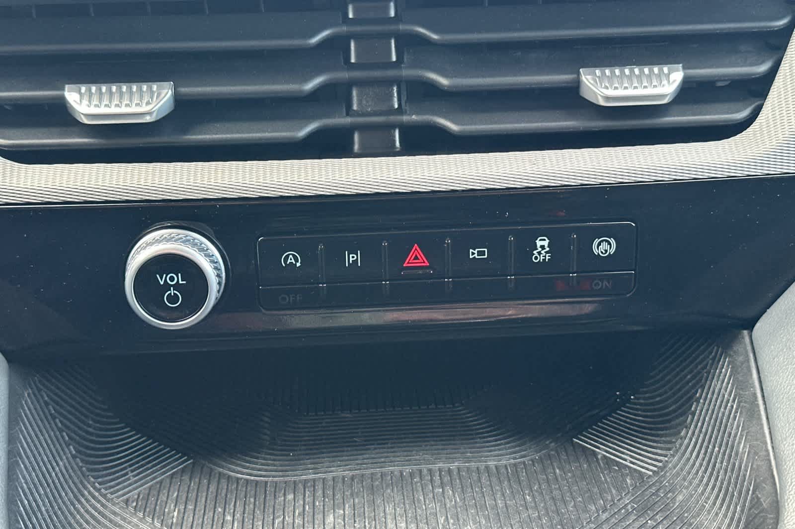 Certified 2025 Ford Explorer Active AWD/4WD image 22