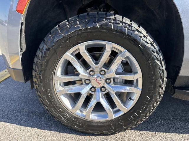 Used 2022 GMC Yukon XL SLT w/ SLT Premium Package image 9