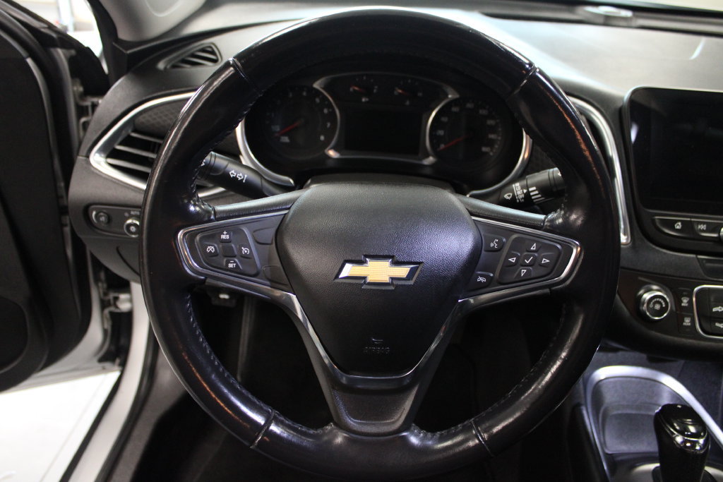 Used 2018 Chevrolet Malibu LT FWD image 21