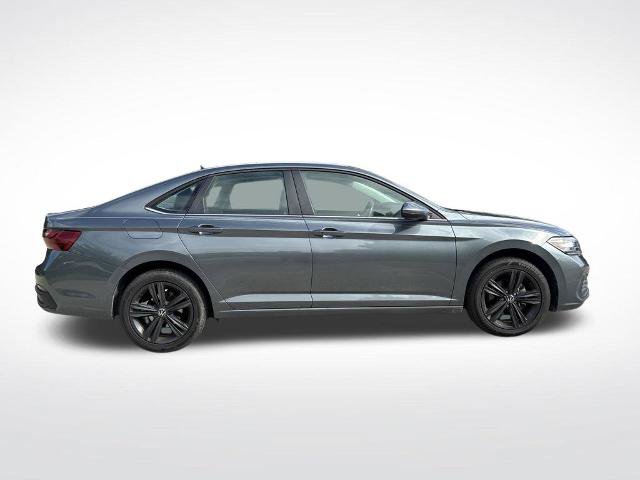 Used 2024 Volkswagen Jetta SE FWD image 4