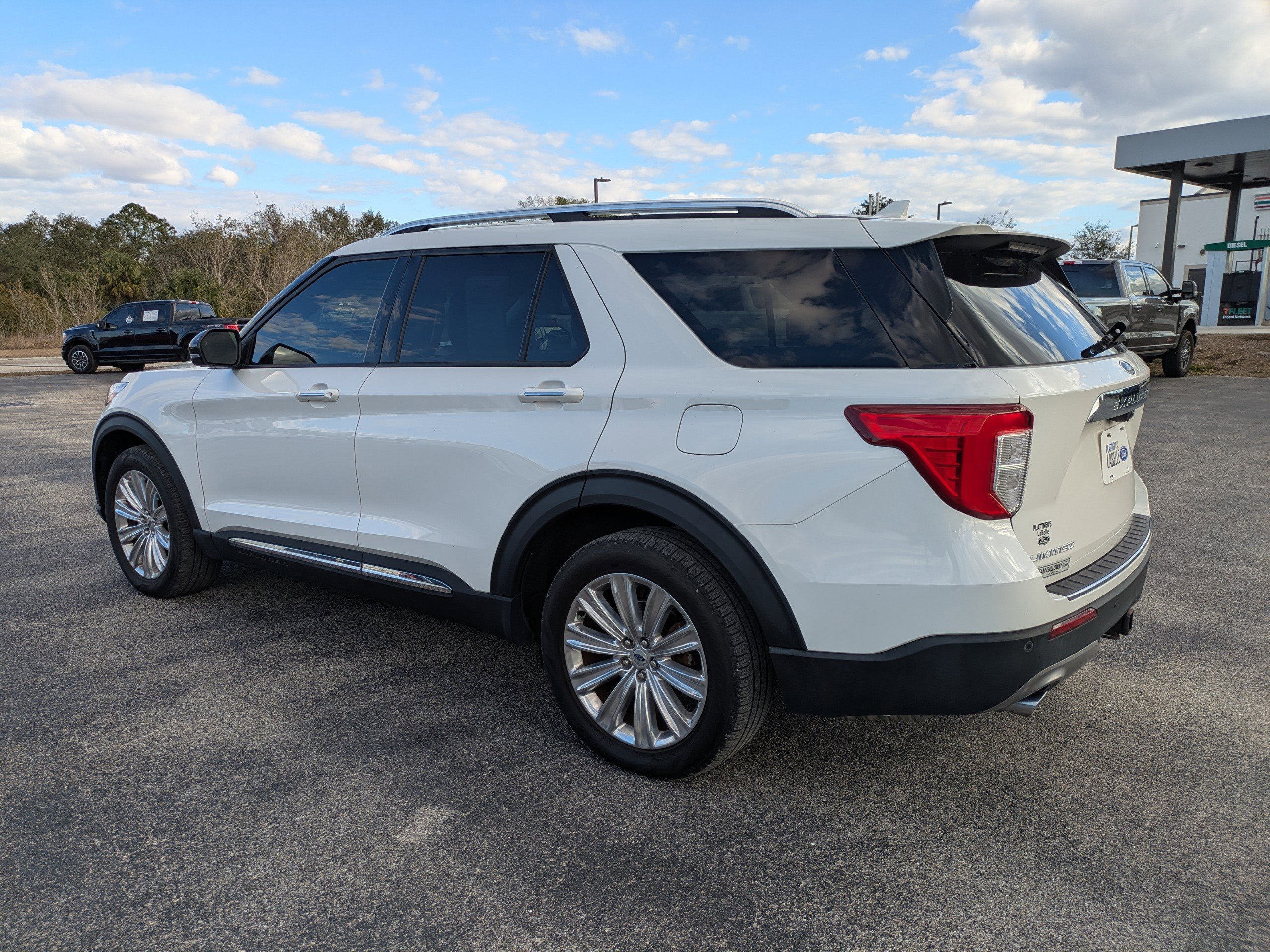 Certified 2022 Ford Explorer Limited w/ Limited Technology Package image 3