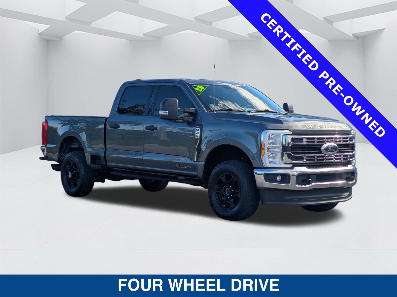 Certified 2025 Ford F250 XLT w/ FX4 Off-Road Package AWD/4WD image 3