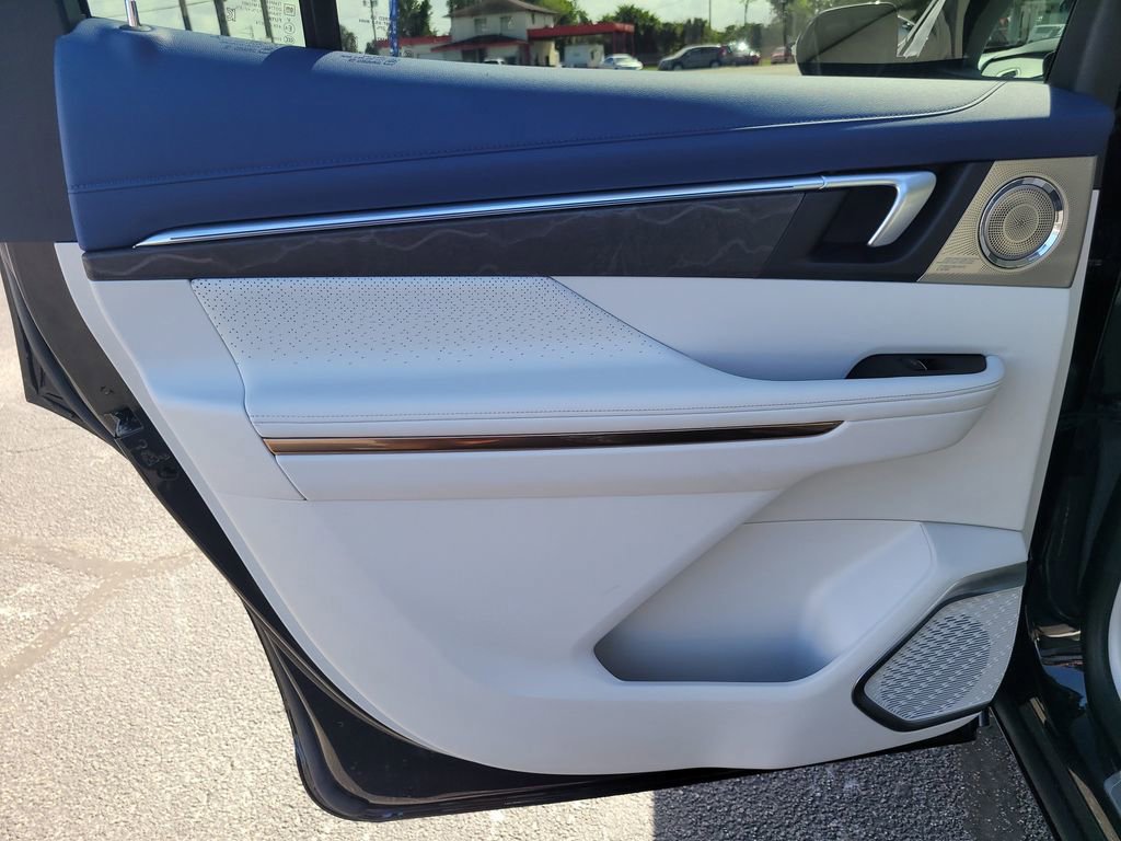 Used 2026 Buick Enclave Avenir w/ Super Cruise Package FWD image 11