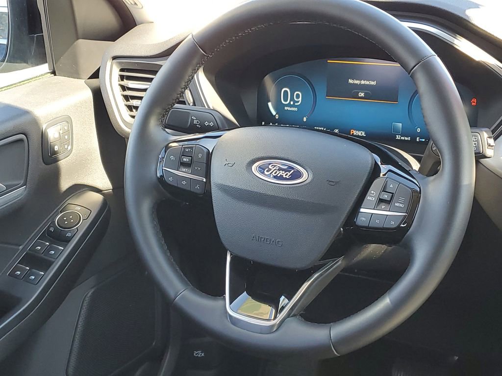 Certified 2025 Ford Escape Platinum AWD/4WD image 31