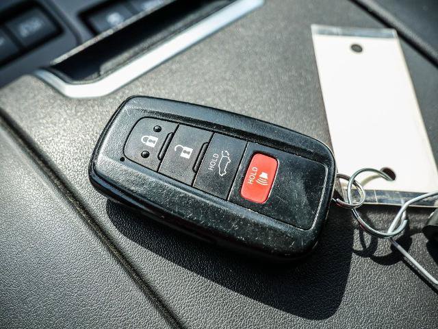 Used 2021 Toyota Highlander XLE AWD/4WD image 40