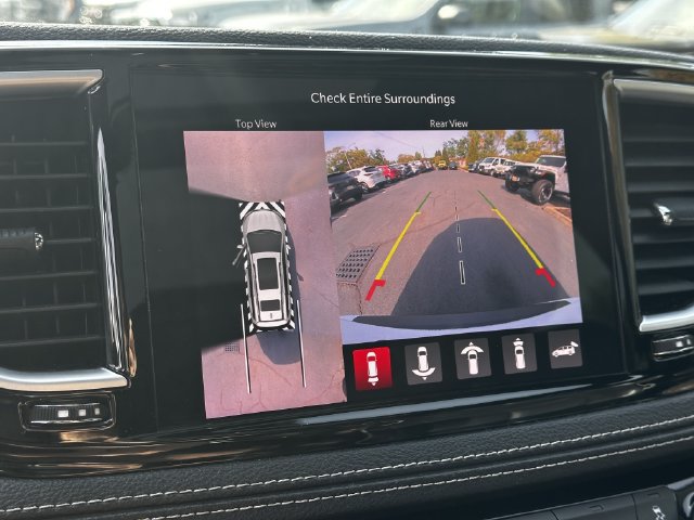 Used 2024 Chrysler Pacifica Premium FWD image 22