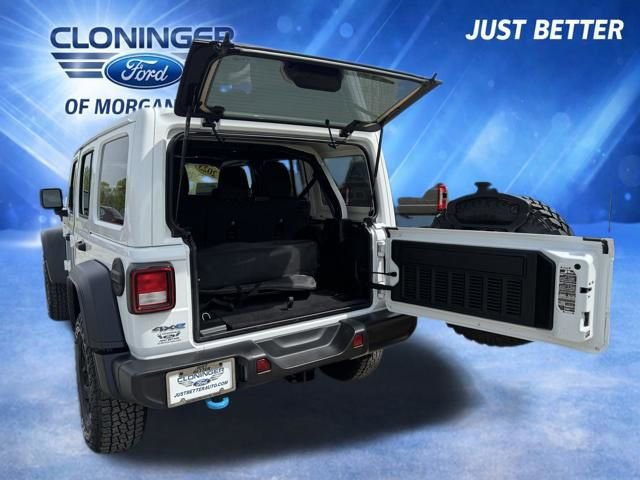 Used 2023 Jeep Wrangler Unlimited w/ Cold Weather Group AWD/4WD image 10