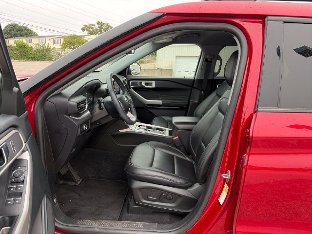 Certified 2024 Ford Explorer XLT w/ Equipment Group 202A AWD/4WD image 10