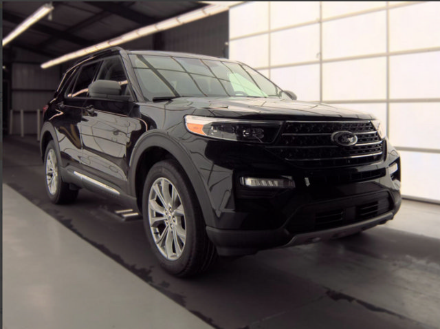 Certified 2023 Ford Explorer XLT w/ Equipment Group 202A AWD/4WD image 4