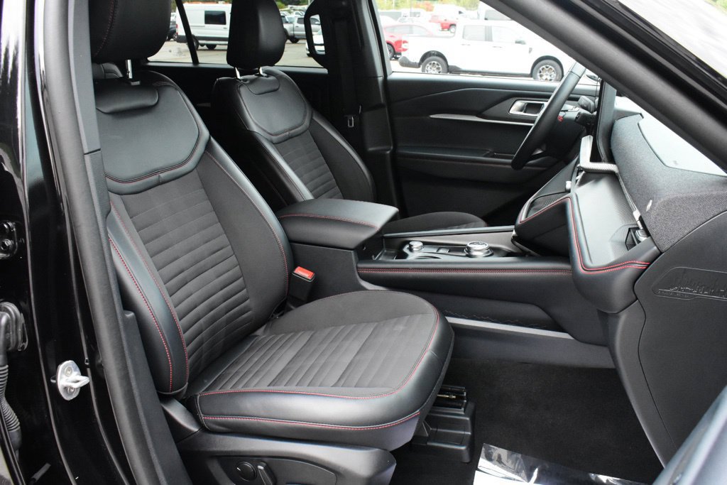 Certified 2025 Ford Explorer ST-Line w/ ST-Line Street Pack AWD/4WD image 18