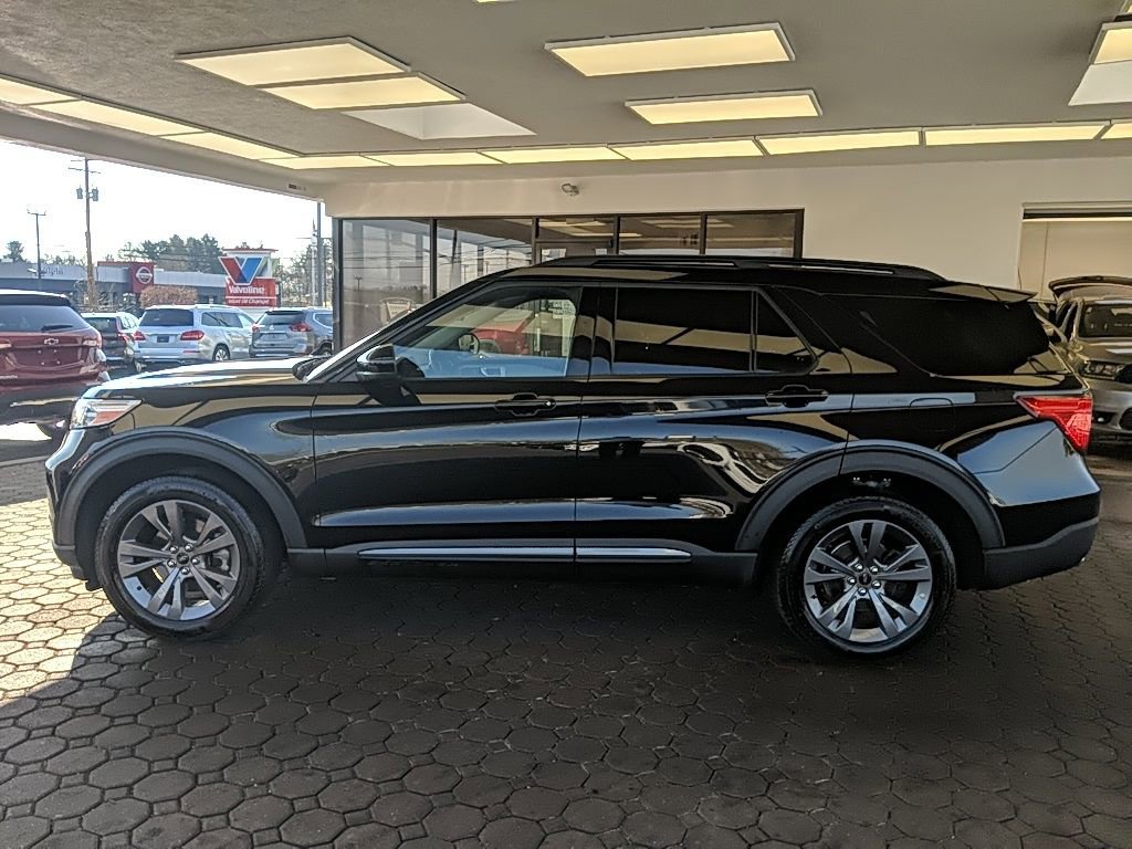 Certified 2024 Ford Explorer XLT w/ Equipment Group 202A image 11