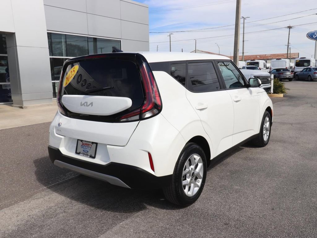 Used 2025 Kia Soul LX w/ LX Technology Package image 10