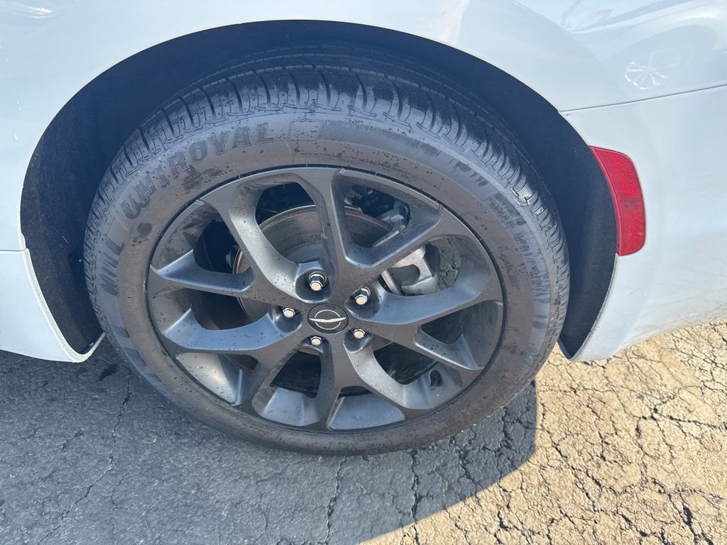 Used 2025 Chrysler Pacifica Limited image 50