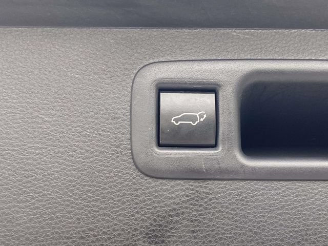 Used 2023 Toyota Highlander XLE AWD/4WD image 19