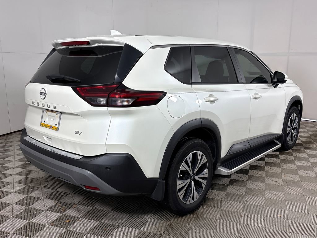 Used 2023 Nissan Rogue SV image 3