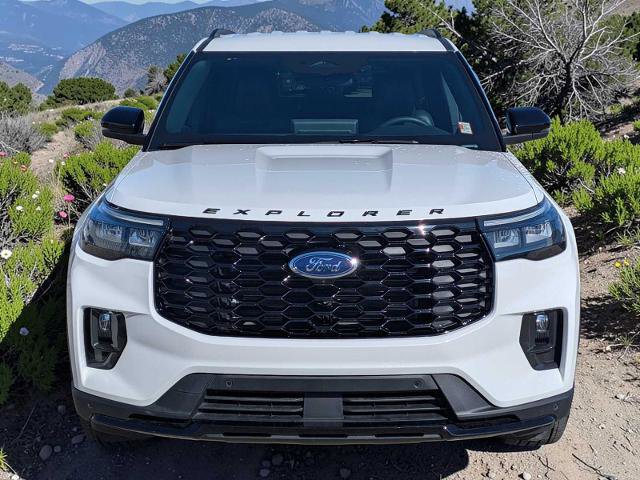 Certified 2025 Ford Explorer ST-Line AWD/4WD image 9