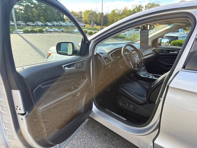 Certified 2019 Ford Edge Titanium w/ Equipment Group 301A FWD image 9