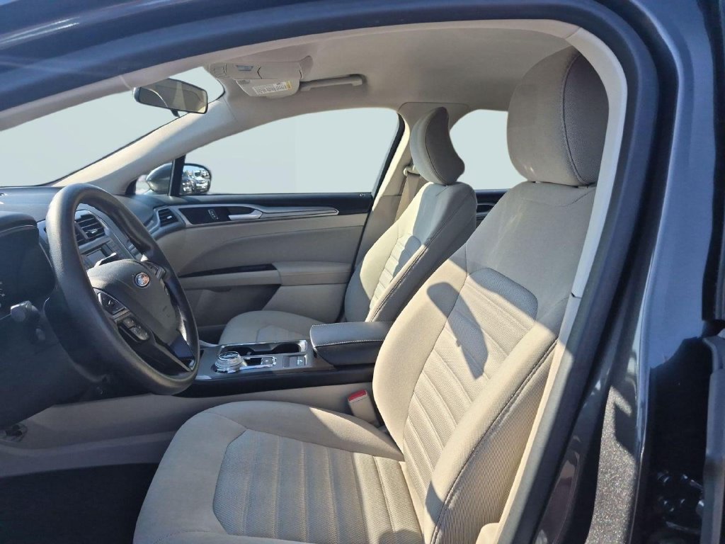 Certified 2018 Ford Fusion SE FWD image 19
