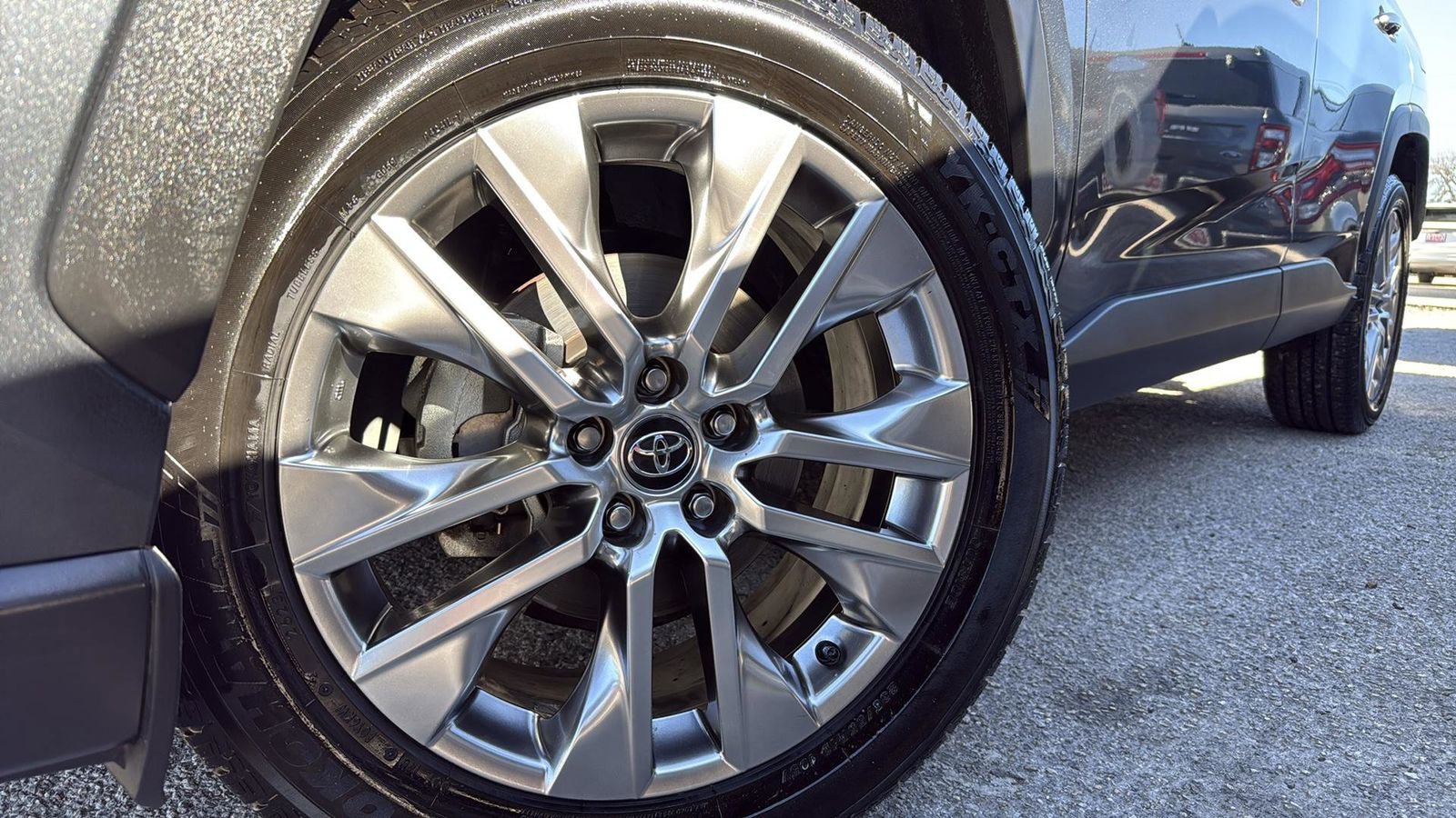 Used 2021 Toyota RAV4 XLE Premium image 9