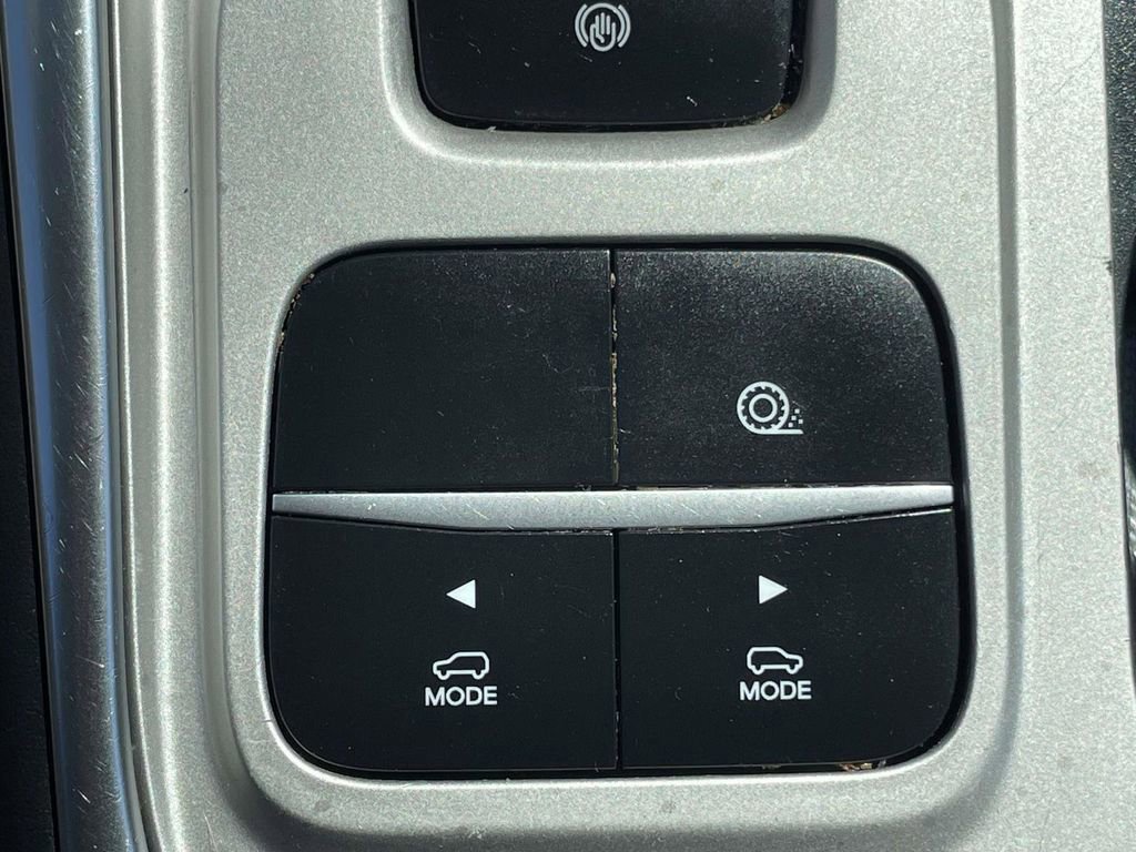 Certified 2022 Ford Explorer XLT w/ Equipment Group 202A image 24