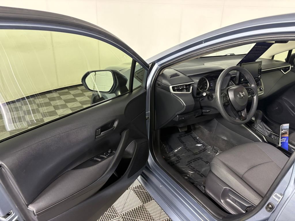 Used 2022 Toyota Corolla LE FWD image 12