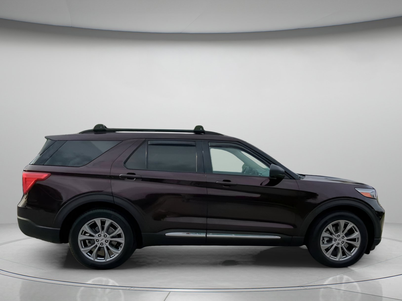 Certified 2022 Ford Explorer XLT w/ Equipment Group 202A RWD image 32