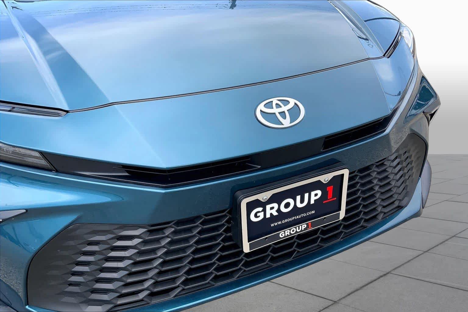Used 2025 Toyota Camry SE FWD image 29