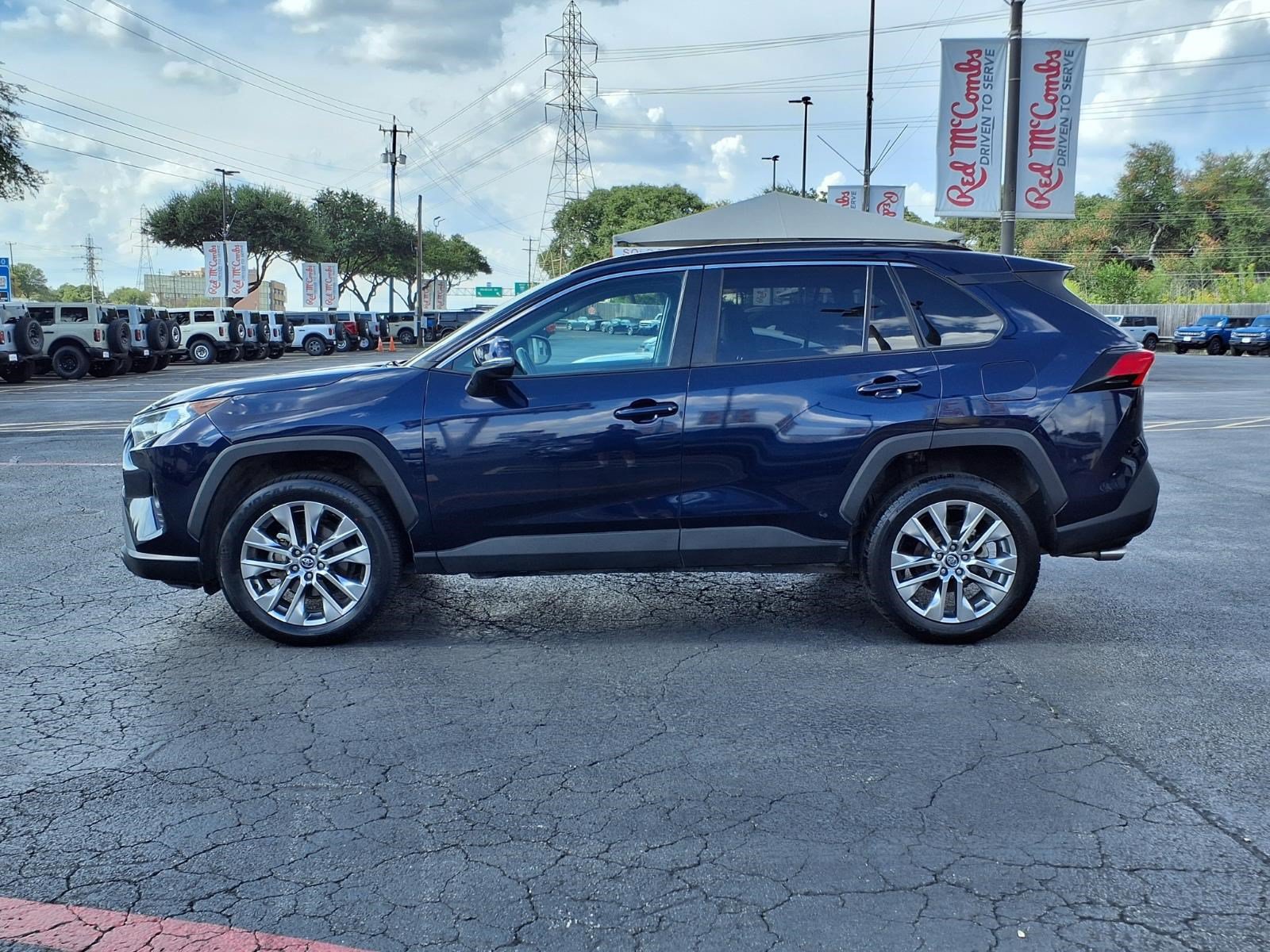 Used 2020 Toyota RAV4 XLE Premium FWD image 9