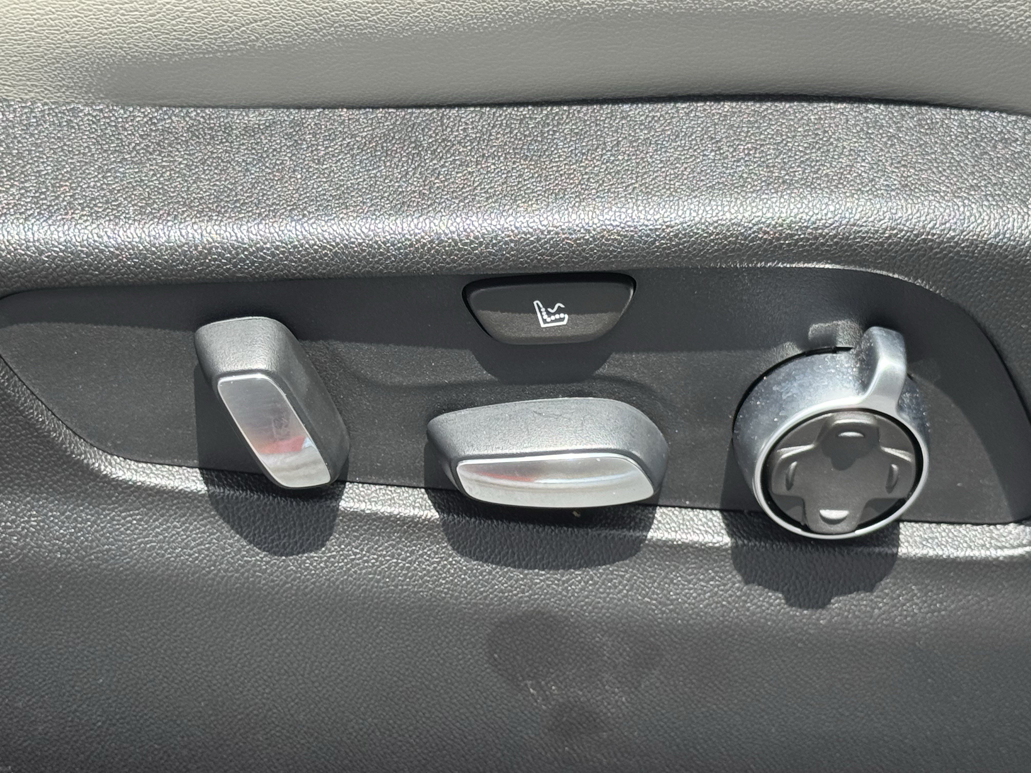 Used 2019 Cadillac XT4 Premium Luxury FWD image 18