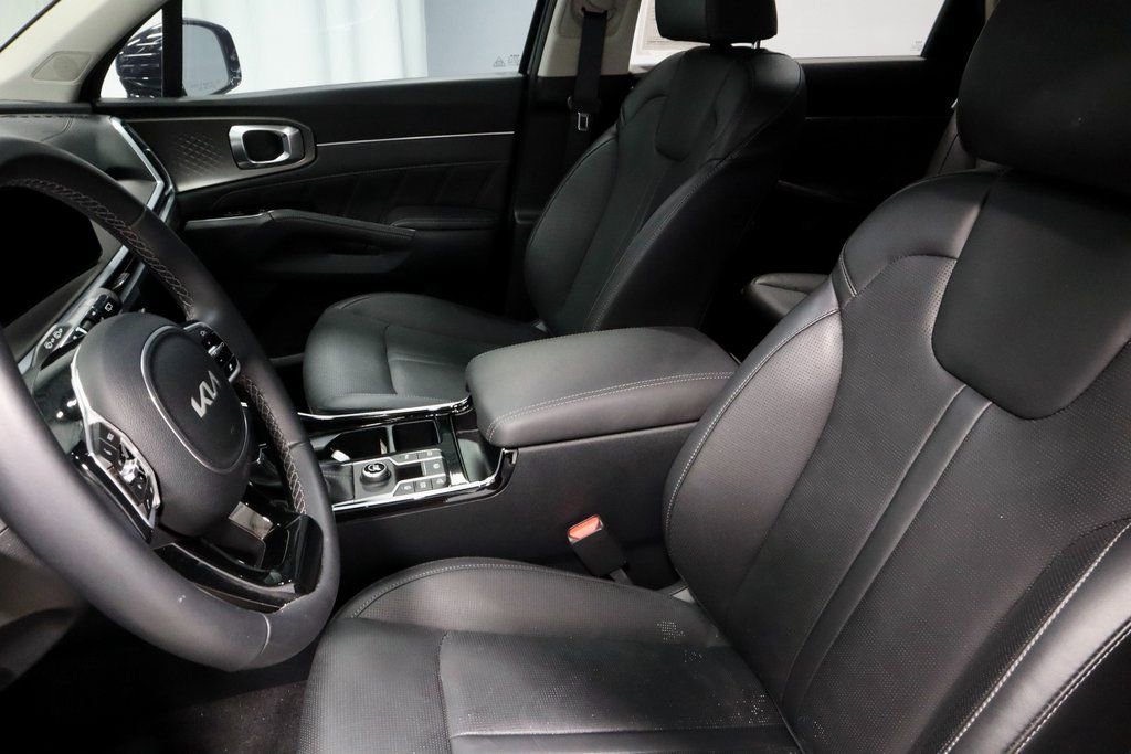 Used 2025 Kia Sorento SX image 26