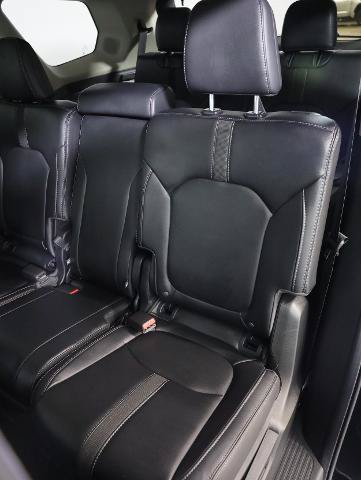 Used 2024 Honda Pilot Touring image 13