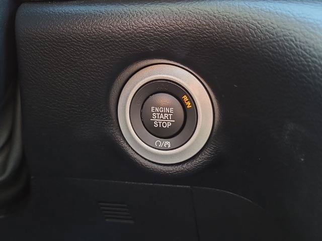 Used 2025 Chrysler Pacifica Select FWD image 27