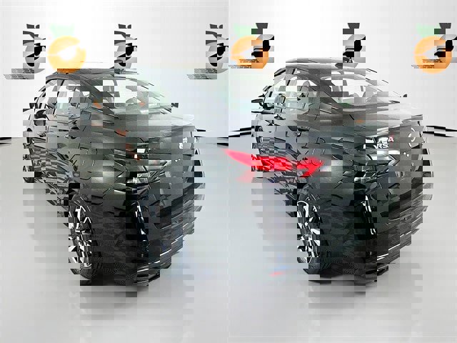 Used 2021 Nissan Versa SV image 3